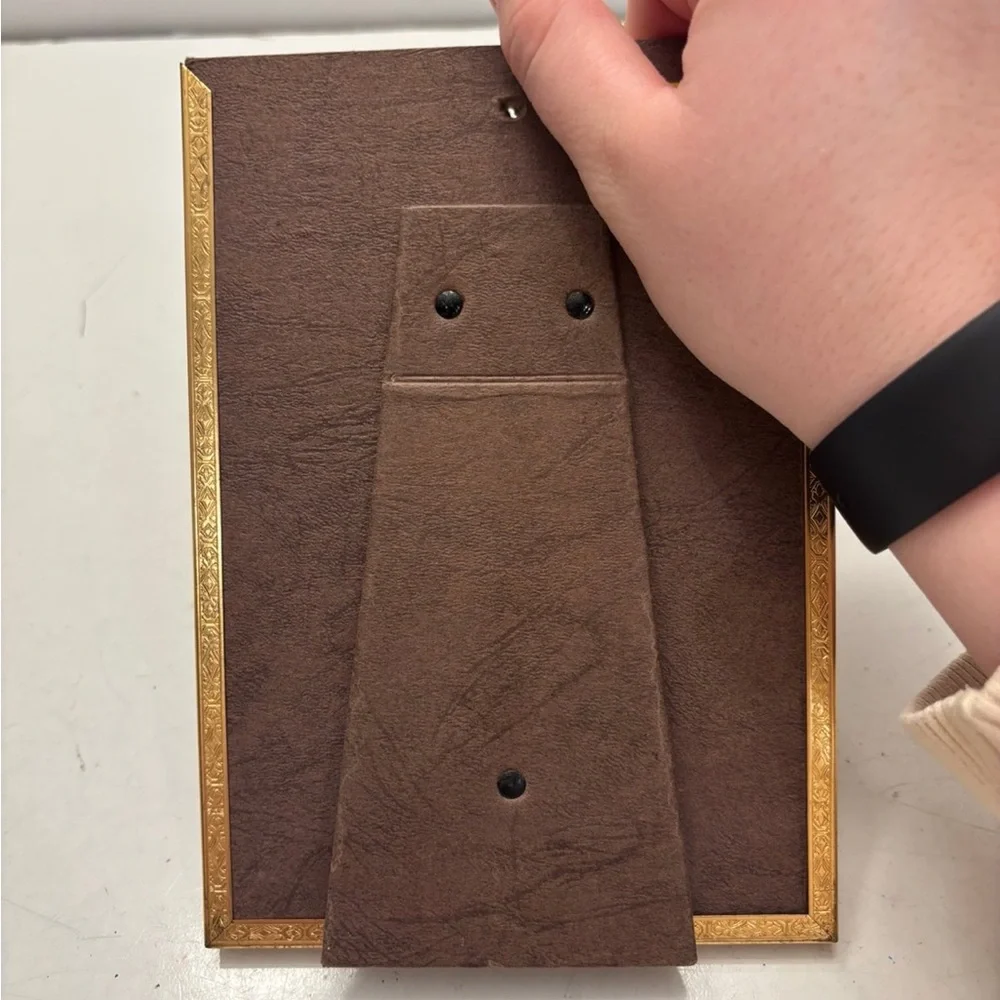 7” x 5” golden color picture frame